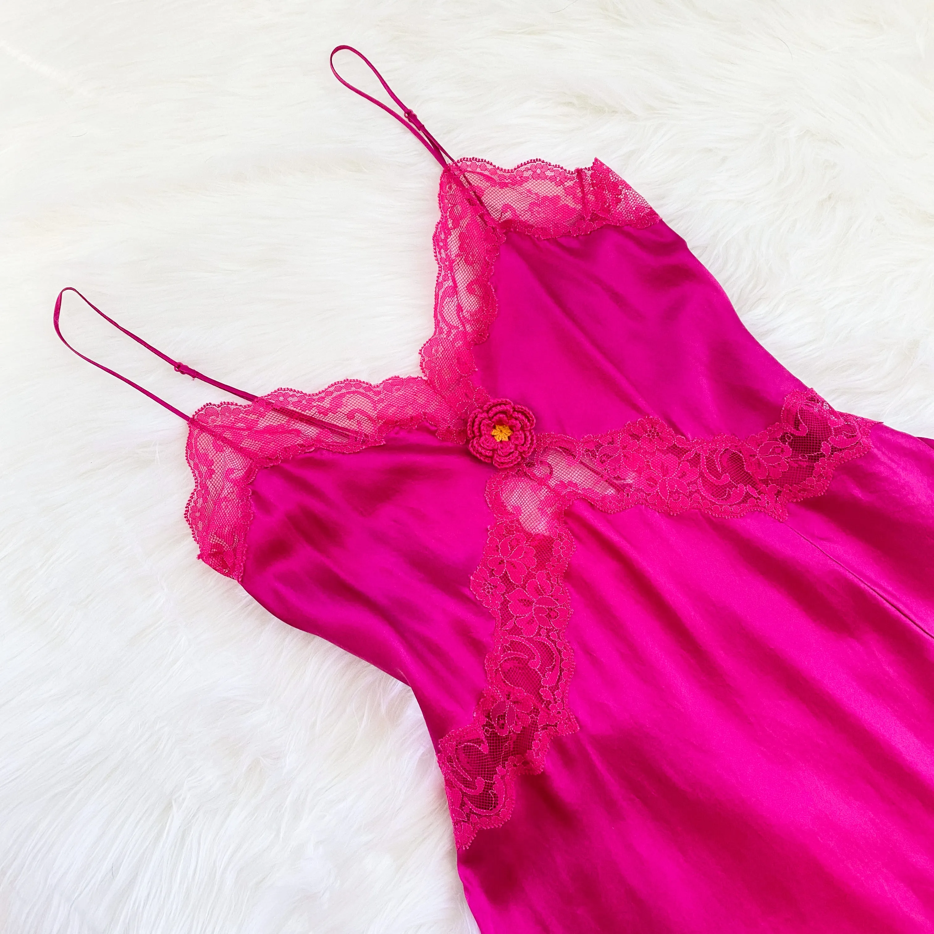 2003 VS Silk Rosette Slip (M)