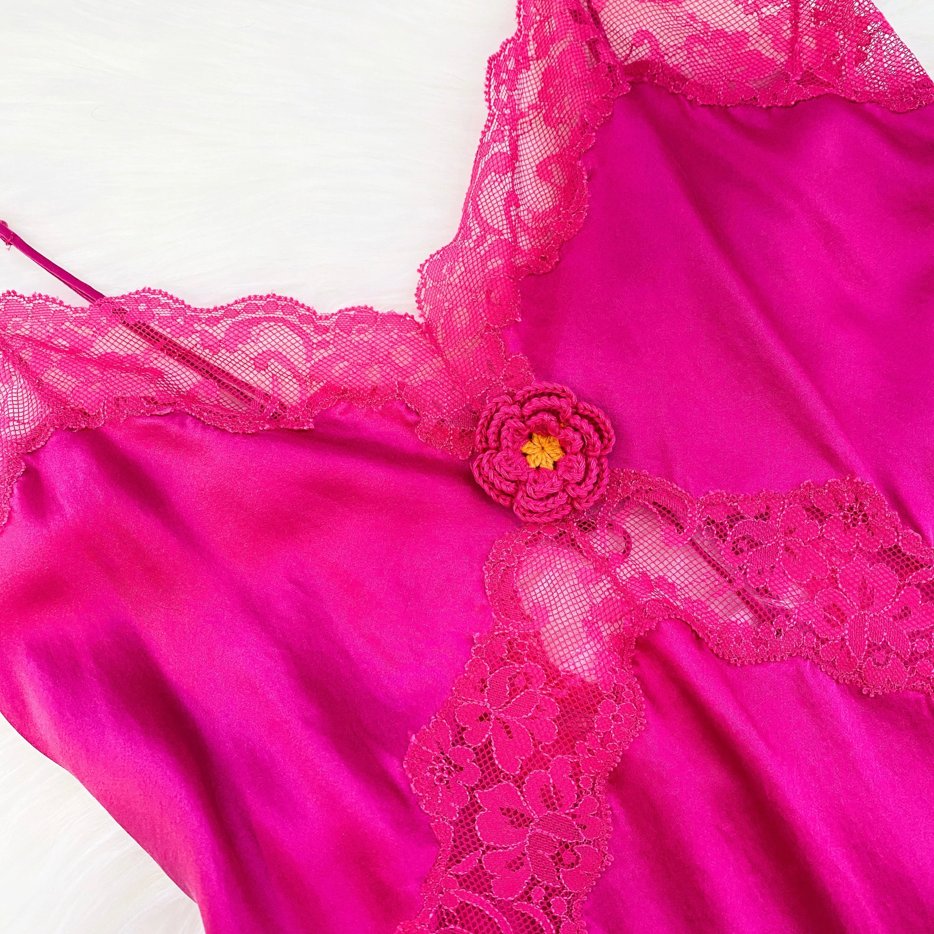 2003 VS Silk Rosette Slip (M)