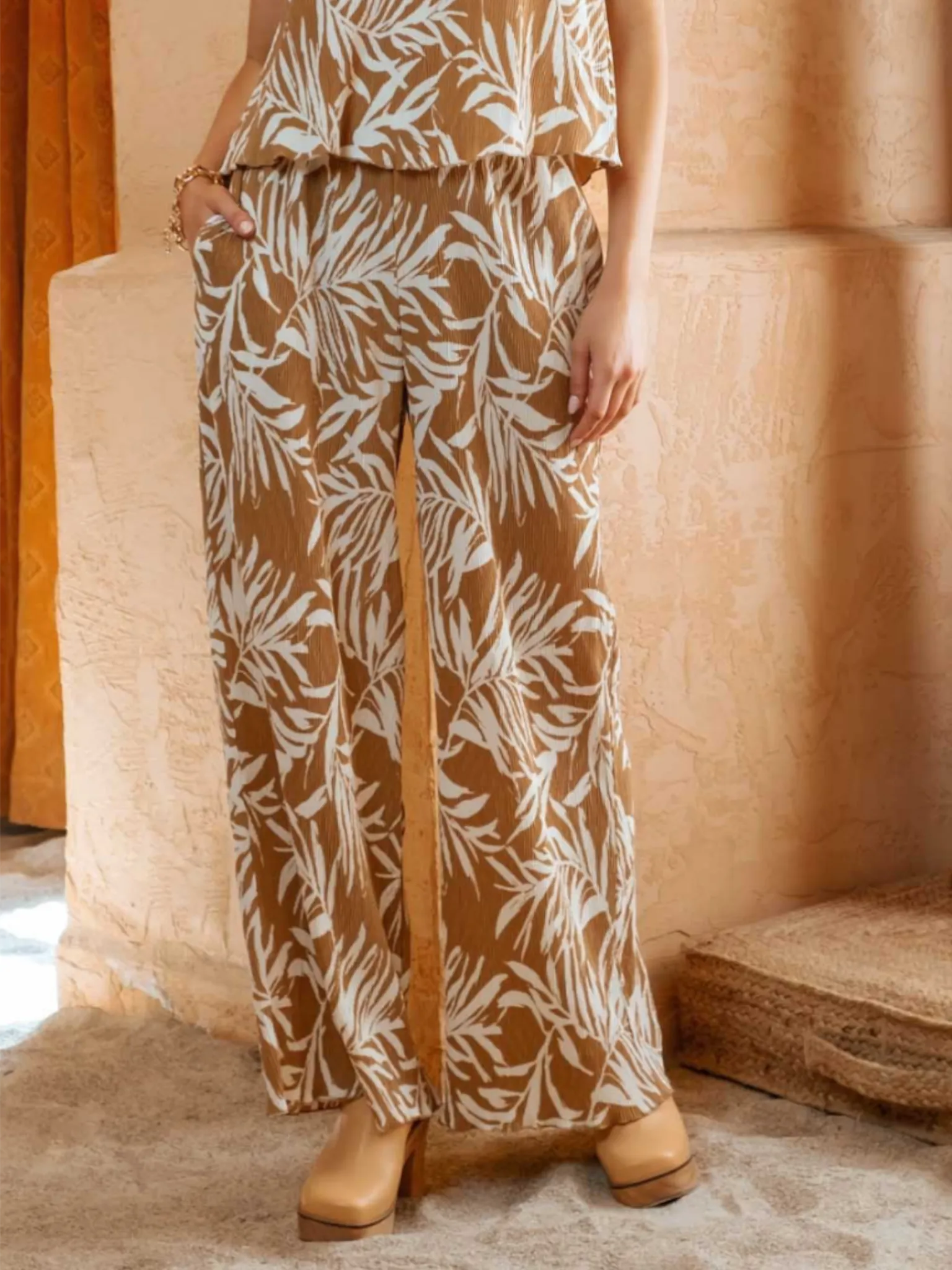 Isla Leaf Print Pants - Caramel