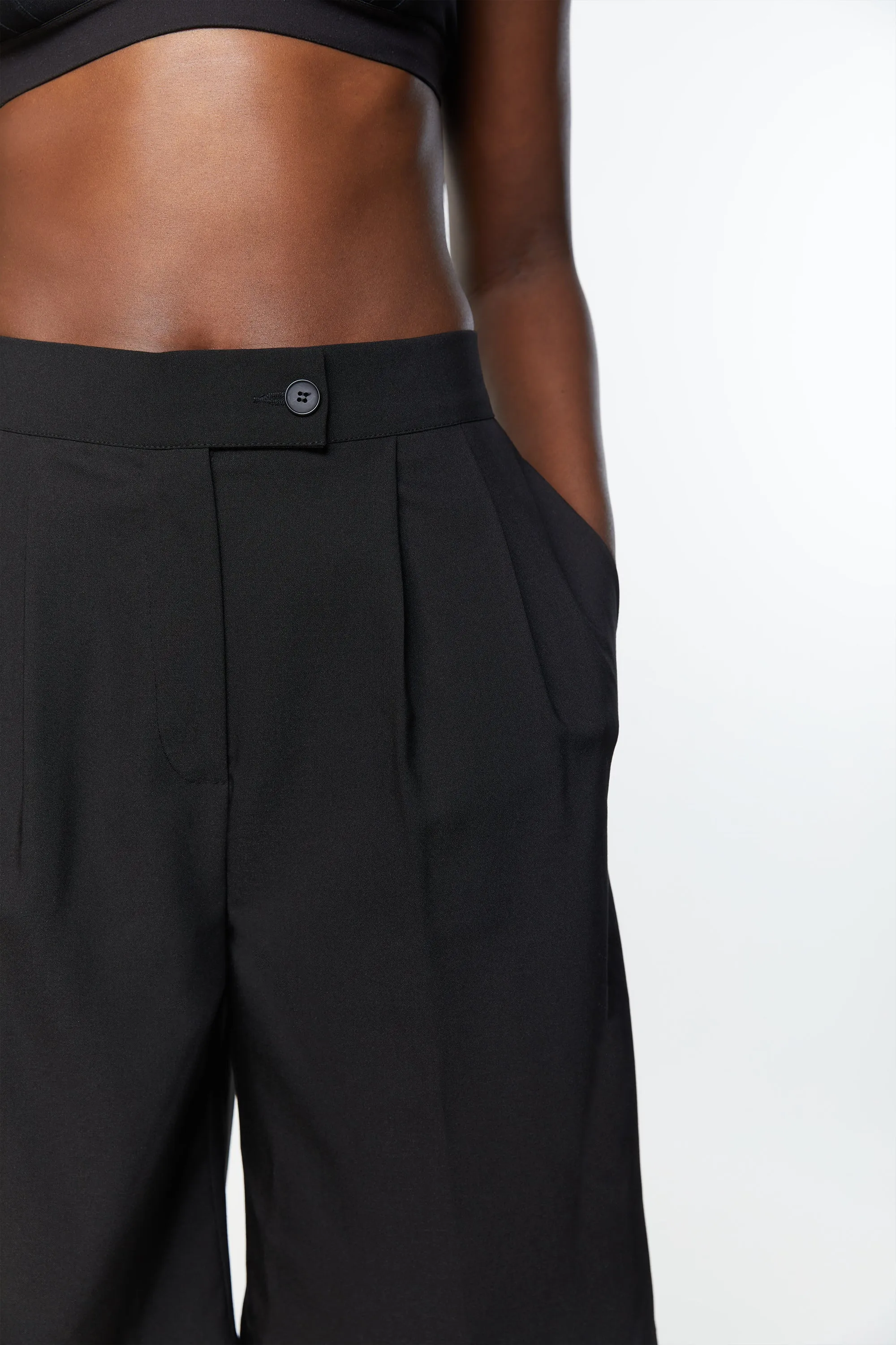SUIT SHORT
